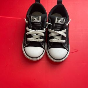 (Toddler) CONVERSE. Black canvas and white. Size 10 can be unisex
